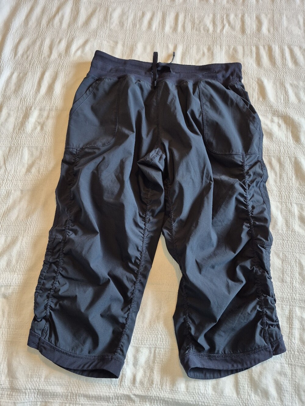 Kirkland women's Medium blue no tags capri pants, lots of stretch soft waist EUC